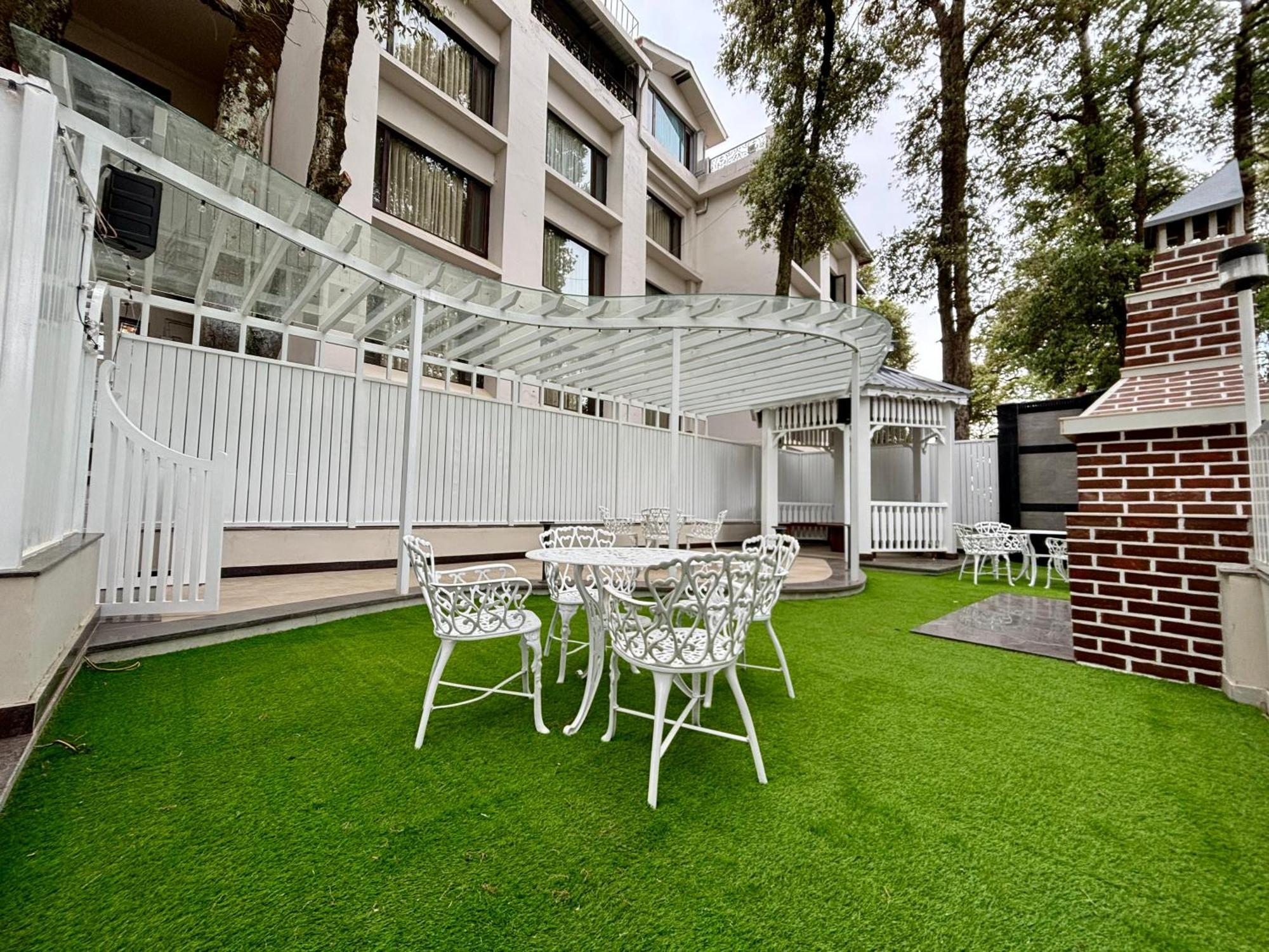Indraprastha Resort Далхаузи Екстериор снимка